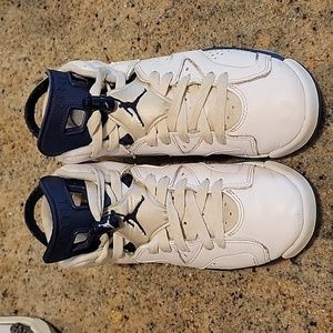 Jordan Retro 6 Midnight Navy size 4.5